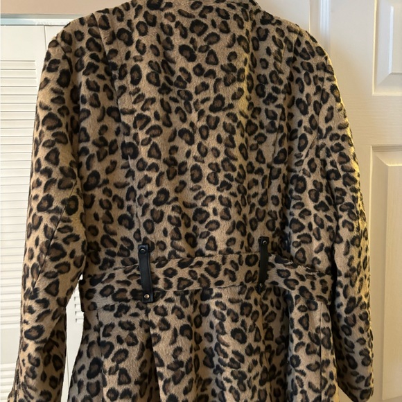 MADDEN GIRL LEOPARD HIGH LOW COAT. - Picture 4 of 6